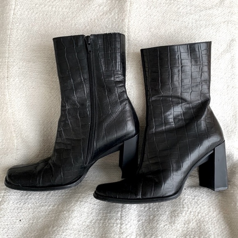 Comfortable Black leather embossed zip up ankle boots with block heel